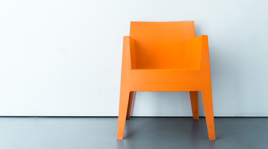 Chaise couleur orange tangerine